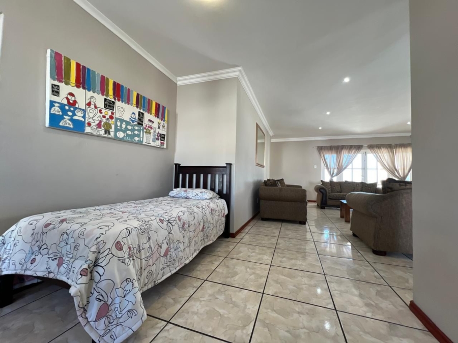 To Let 5 Bedroom Property for Rent in Mykonos Western Cape